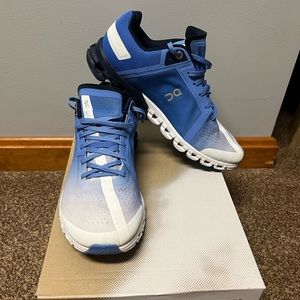 On cloud women’s size 8 running- cloudflow